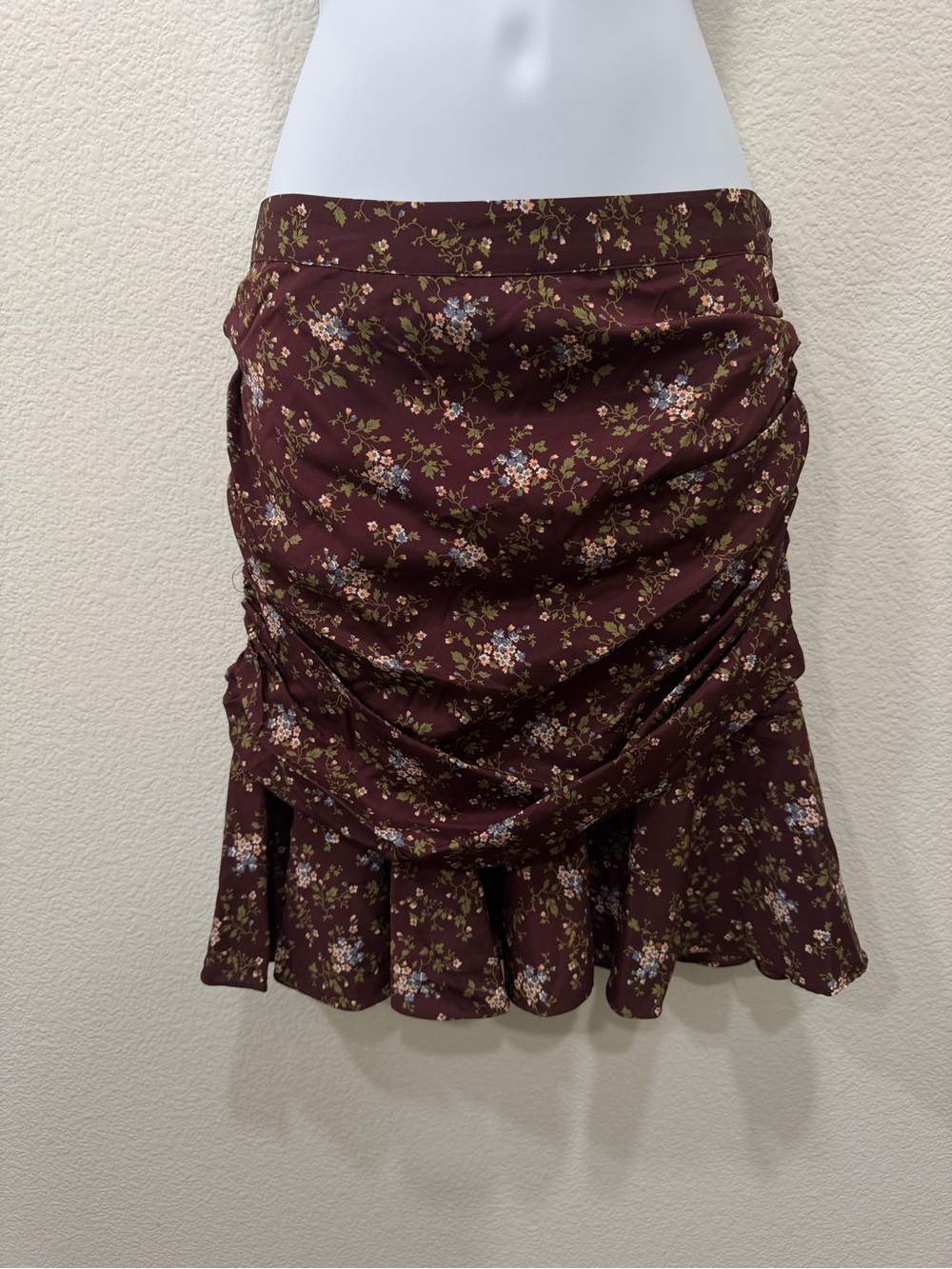 VERONICA BEARD- Burgundy Floral Ruched Mini Silk Skirt size 8